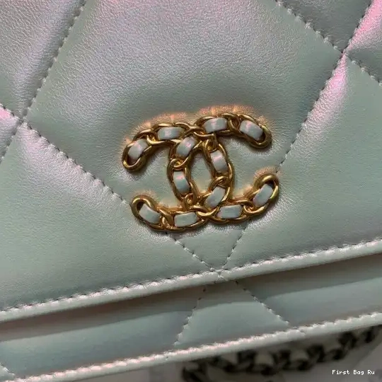 First Bag Ru CHAIN ON CHANEL19 WALLET 0523